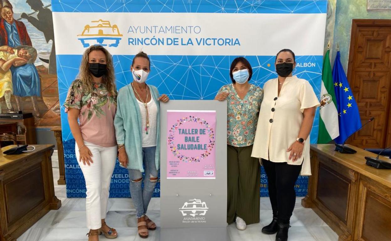 Acto de presentación de la iniciativa, este viernes en el salón de plenos. 