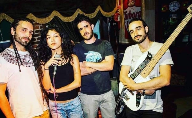 Imagen principal - Arriba, el grupo malagueño Wasabi Cru. Debajo, la cantante Noelia Sakura y portada de su primer EP.