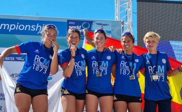 La componentes del cuatro scull femenino que obtuvo el bronce. 