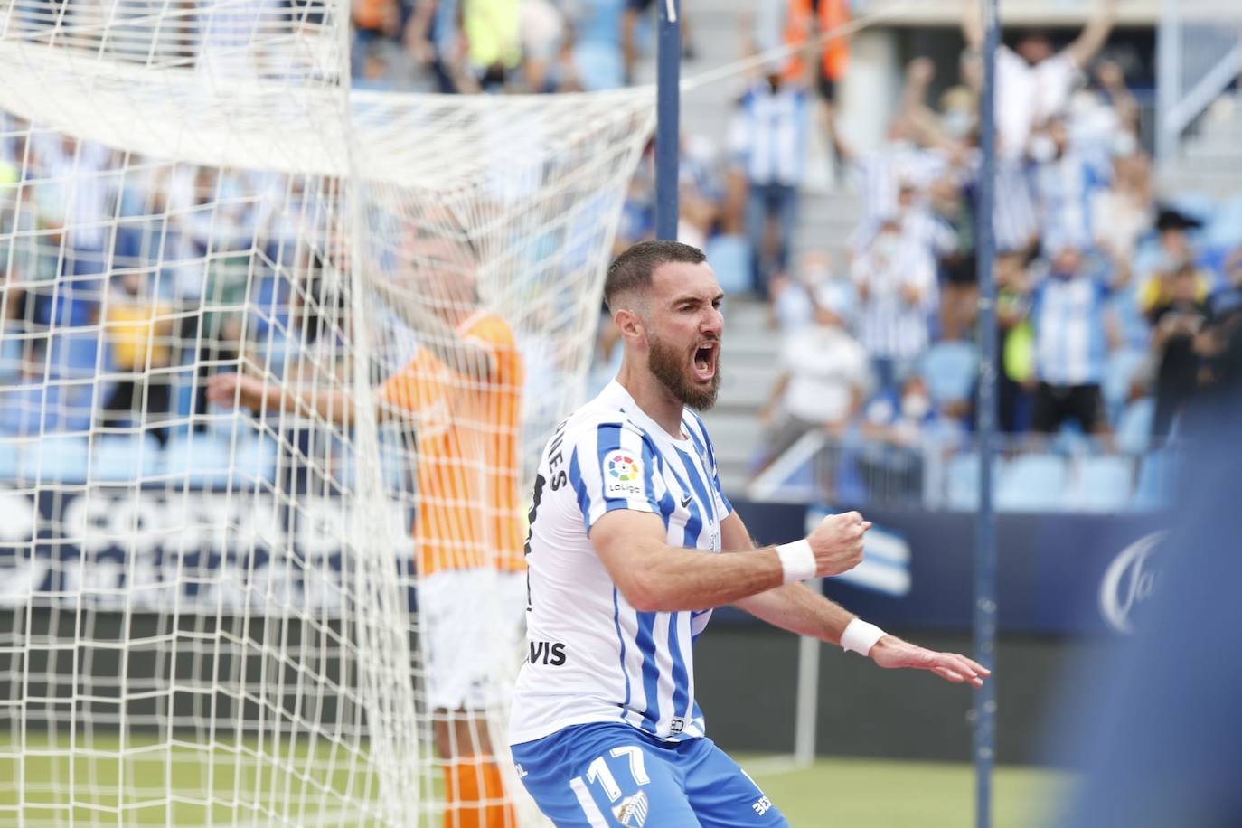 La Rosaleda acogió el encuentro sin restricciones de aforo por el covid-19 