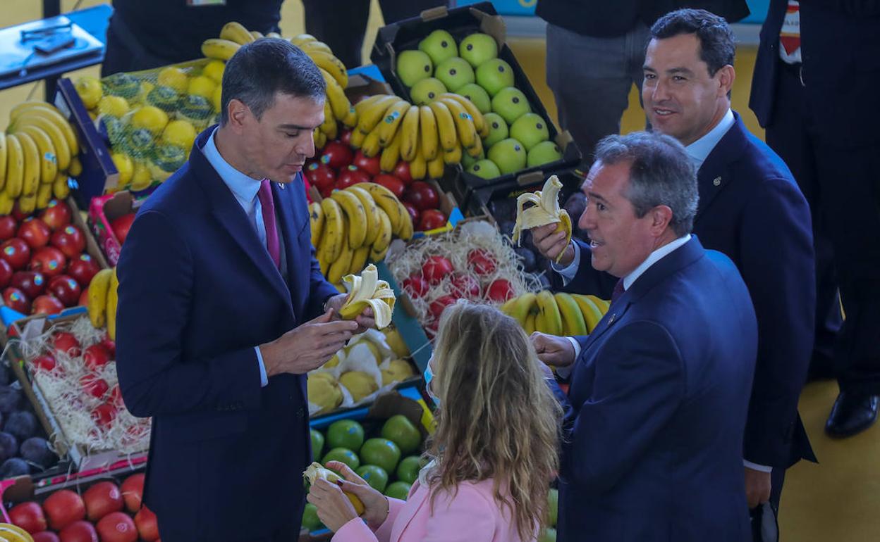 Sánchez, Moreno y Espdas, este martes en Sevilla.