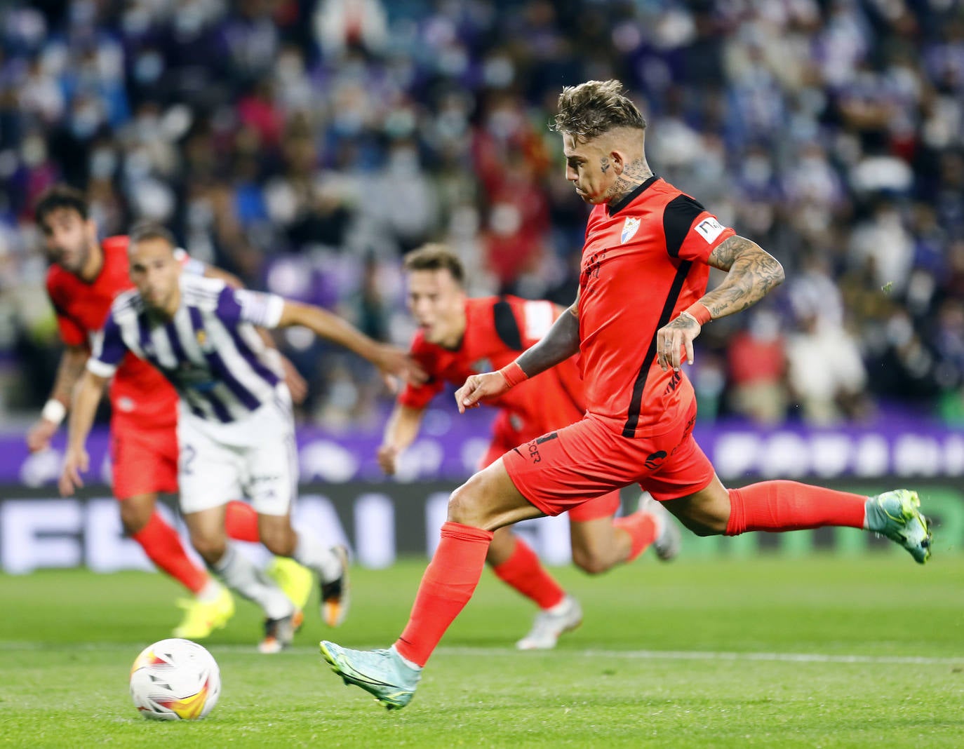 El Málaga logra un importante empate en su visita al Valladolid. 