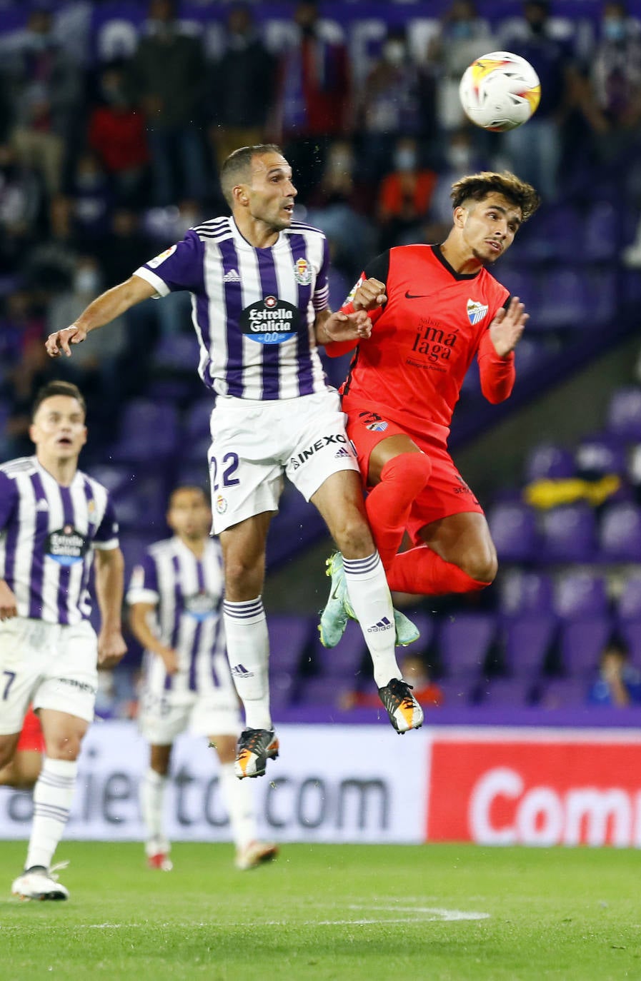 El Málaga logra un importante empate en su visita al Valladolid. 