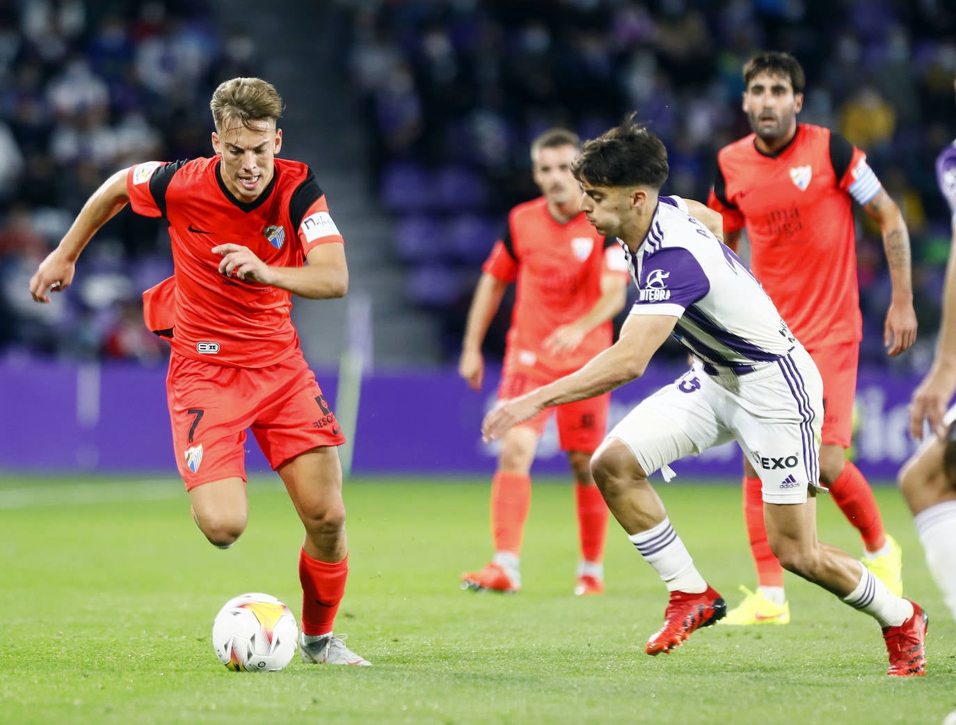 El Málaga logra un importante empate en su visita al Valladolid. 