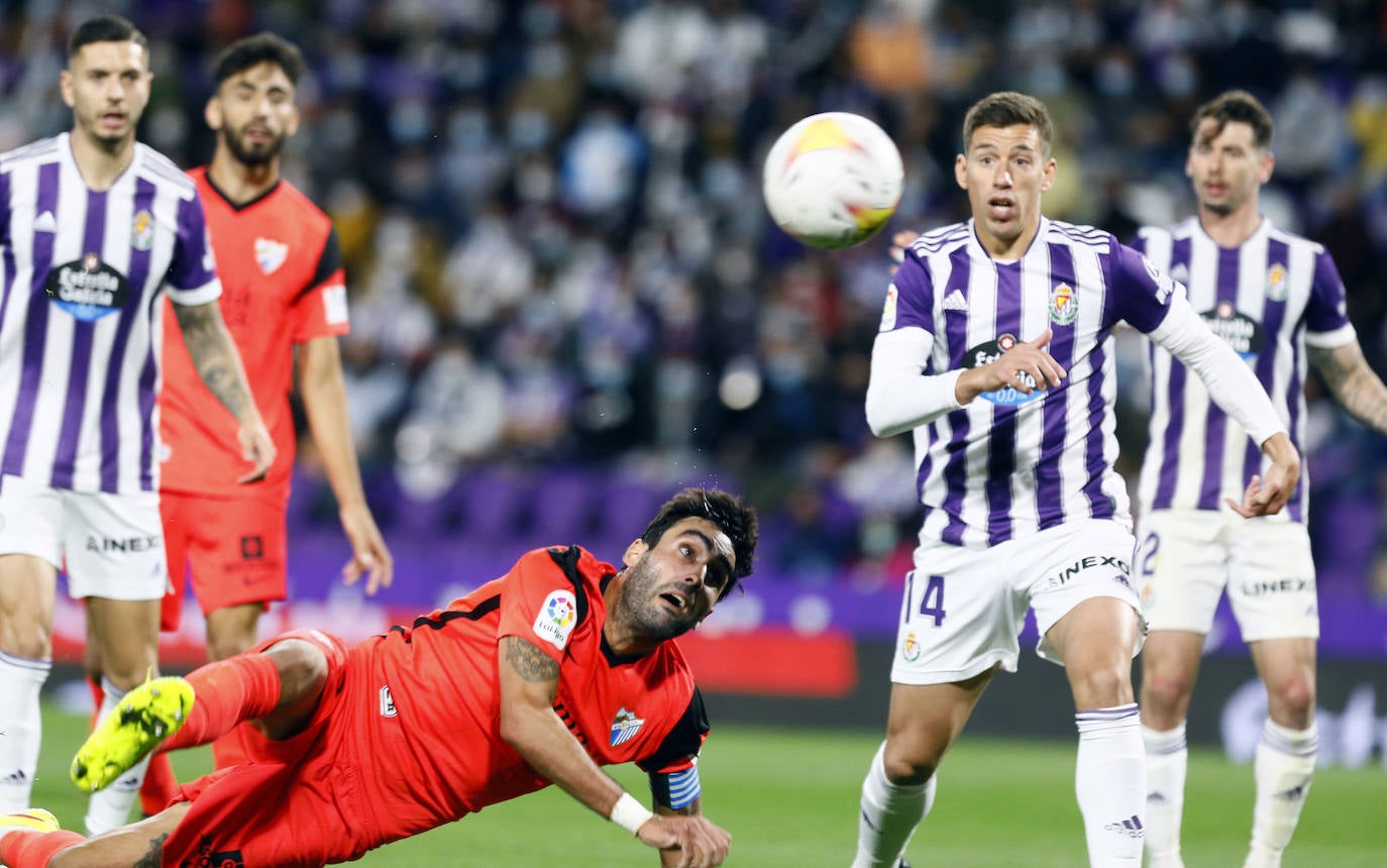 El Málaga logra un importante empate en su visita al Valladolid. 