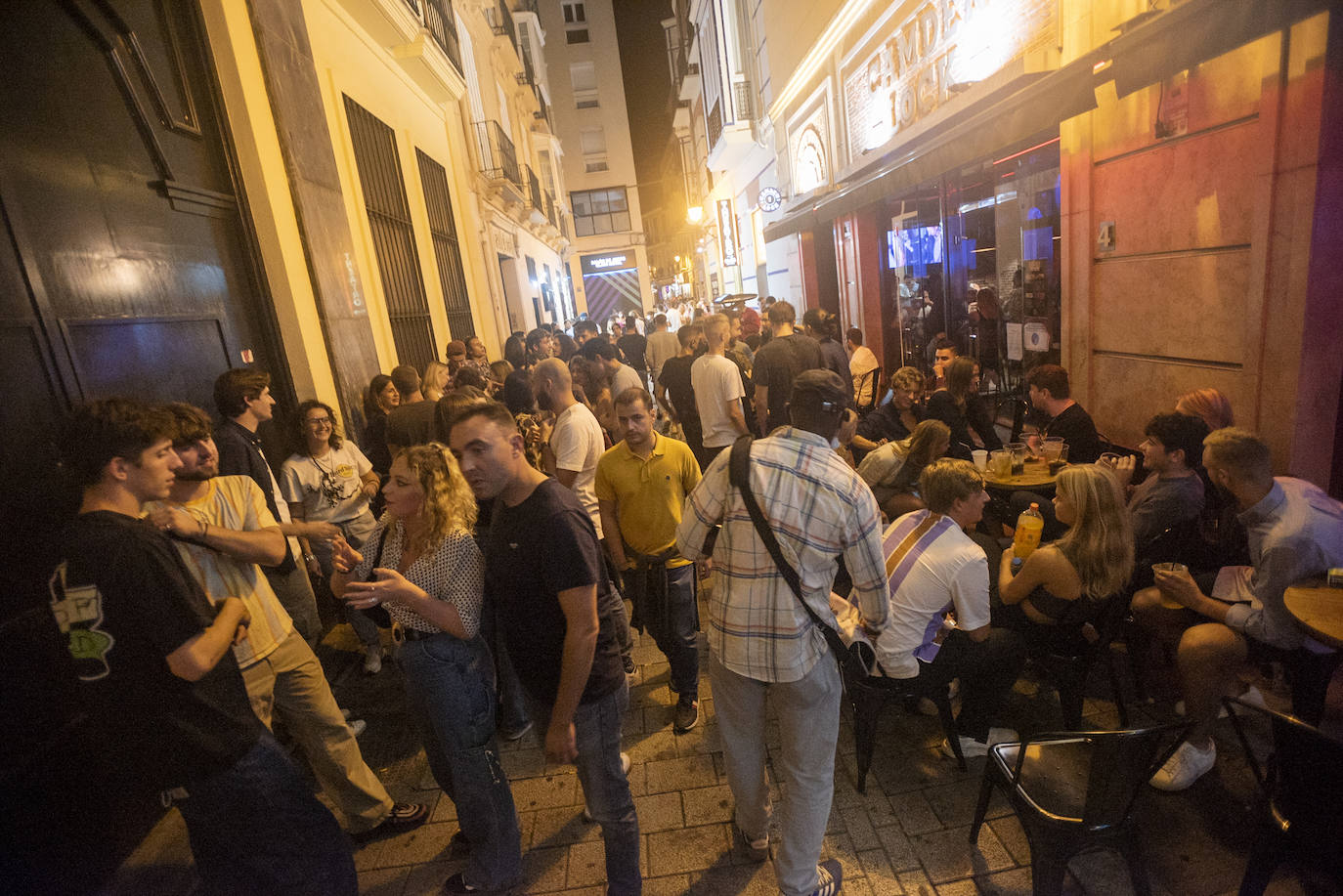 Fotos: El ocio nocturno recupera su horario habitual en Málaga con el 100% del aforo y las pistas abiertas