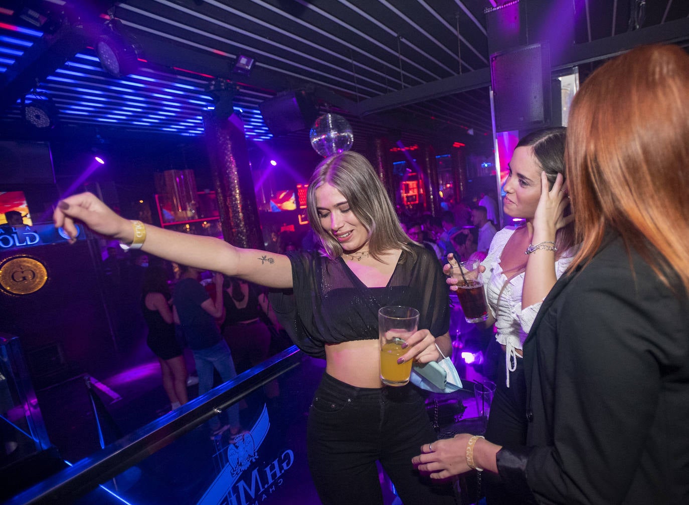 Fotos: El ocio nocturno recupera su horario habitual en Málaga con el 100% del aforo y las pistas abiertas