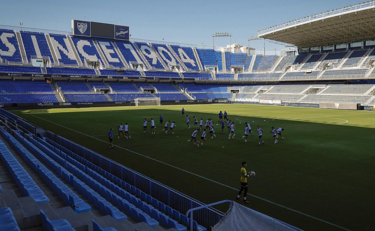 Imagen de un entrenamiento reciente del Málaga en La Rosaleda.