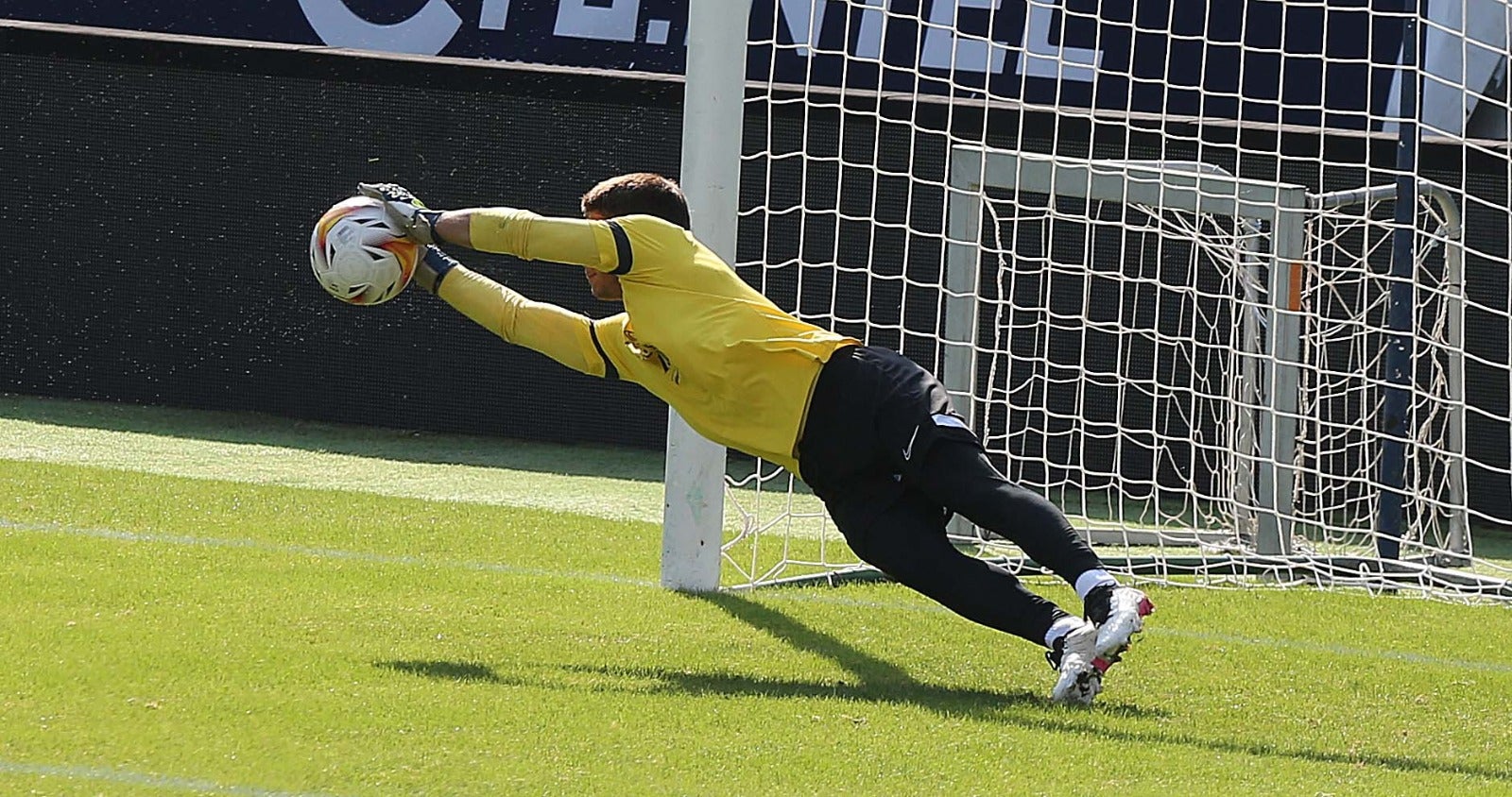 El club blanquiazul abrió las puertas de su estadio para crear comunión entre plantilla y seguidores aprovechando el festivo nacioanl del Día de la Hispanidad y con el objetivo de impulsar la venta de abonos.