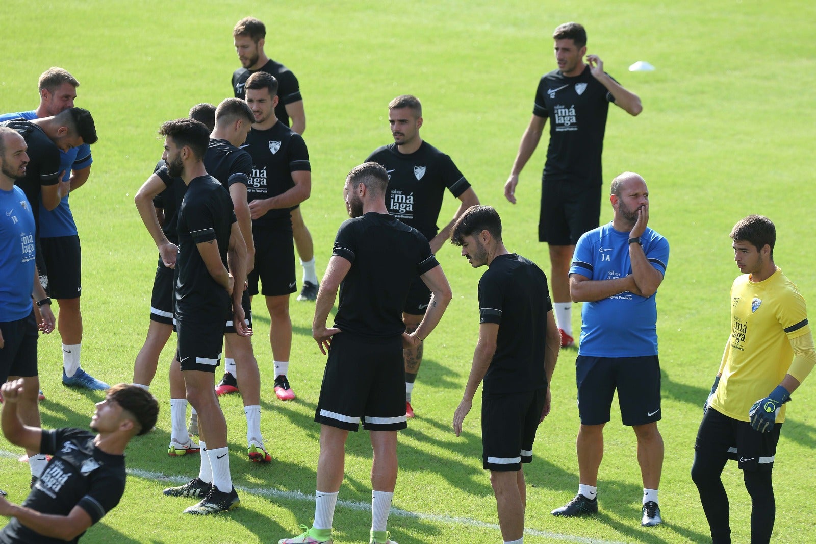 El club blanquiazul abrió las puertas de su estadio para crear comunión entre plantilla y seguidores aprovechando el festivo nacioanl del Día de la Hispanidad y con el objetivo de impulsar la venta de abonos.