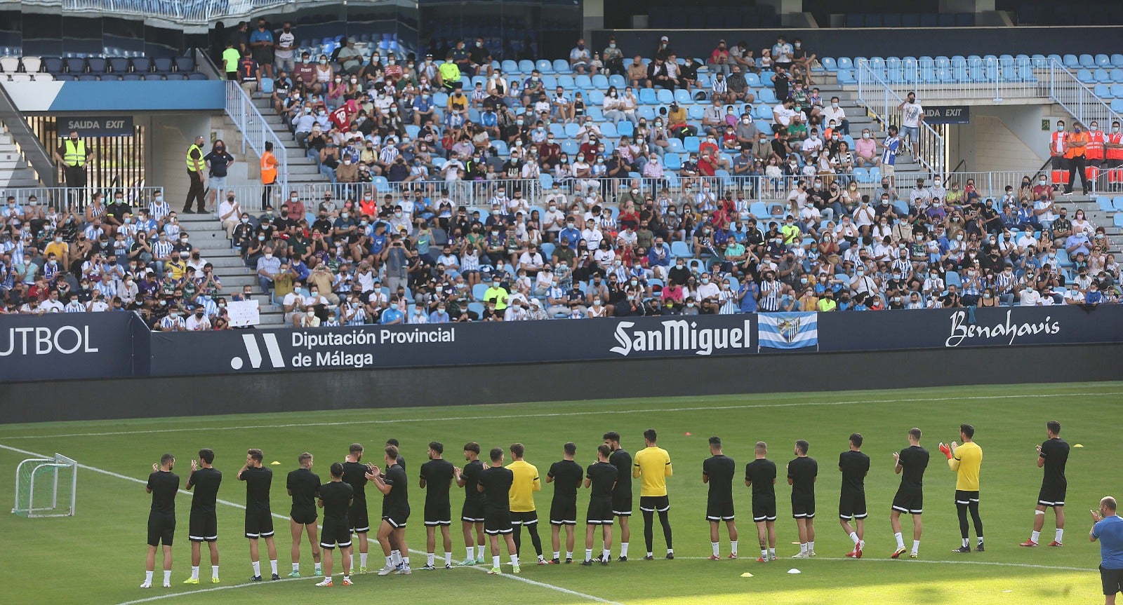 El club blanquiazul abrió las puertas de su estadio para crear comunión entre plantilla y seguidores aprovechando el festivo nacioanl del Día de la Hispanidad y con el objetivo de impulsar la venta de abonos.