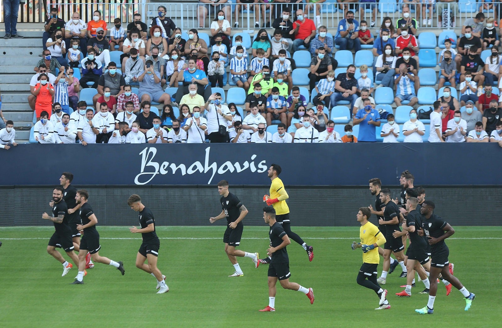 El club blanquiazul abrió las puertas de su estadio para crear comunión entre plantilla y seguidores aprovechando el festivo nacioanl del Día de la Hispanidad y con el objetivo de impulsar la venta de abonos.