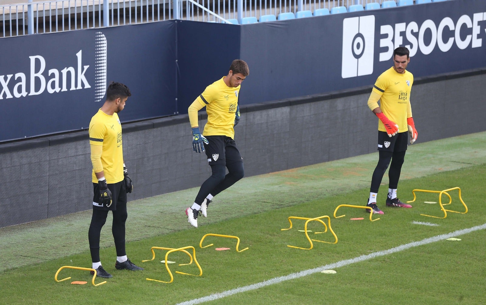 El club blanquiazul abrió las puertas de su estadio para crear comunión entre plantilla y seguidores aprovechando el festivo nacioanl del Día de la Hispanidad y con el objetivo de impulsar la venta de abonos.