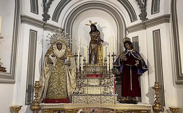 La Virgen de la O, junto al Señor de la Columna y San Juan, en su capilla provisional de San Juan. 