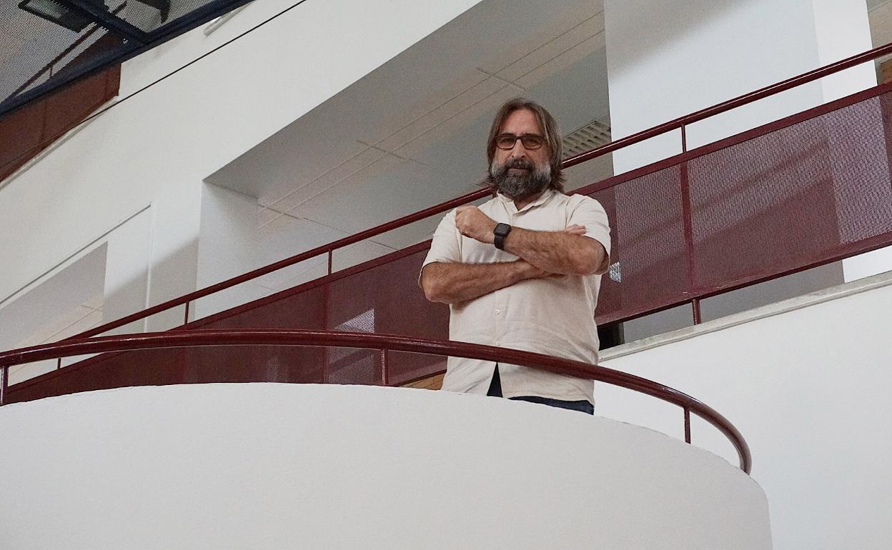 El profesor José Ignacio Rivas, fotografiado en la Facultad de Ciencias de la Educación de la UMA. 