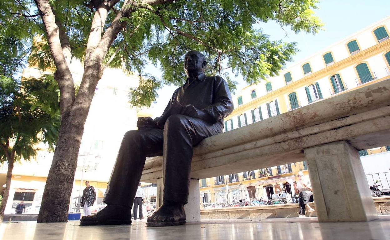 Estatua en homenaje a Picasso instalada en la plaza de la Merced. 