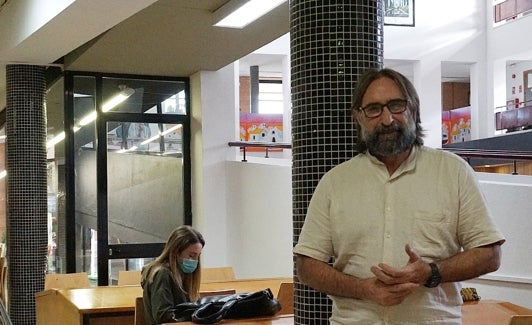 El profesor Rivas, en la Facultad de Ciencias de la Educación. 