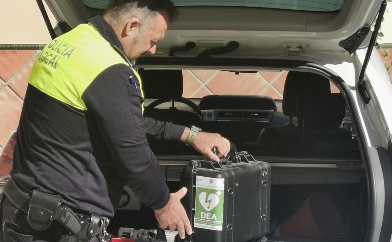 Día Europeo de la Parada Cardiaca: Policías locales salvan la vida a un hombre que sufrió una parada cardiorrespiratoria en el rastro de Málaga