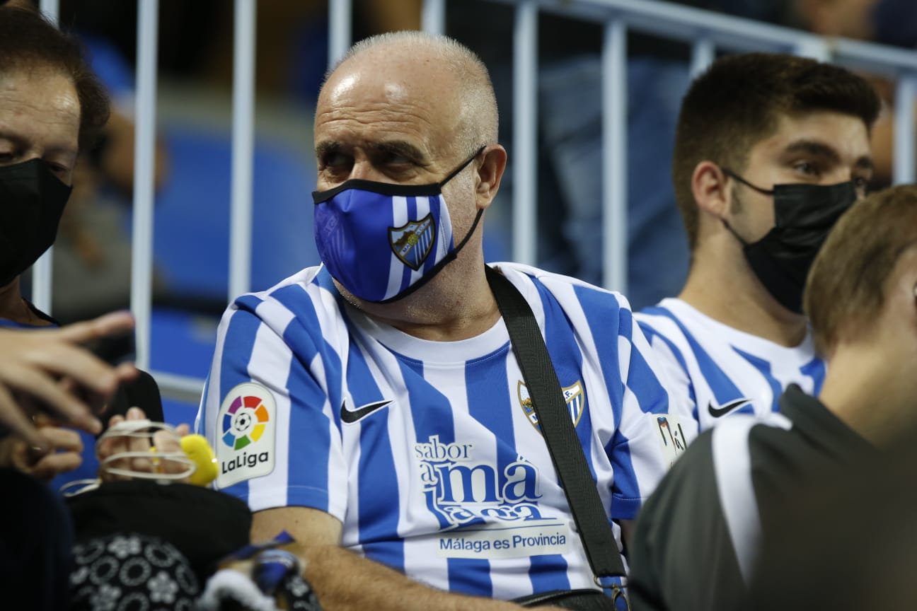 Un disputado partido en La Rosaleda