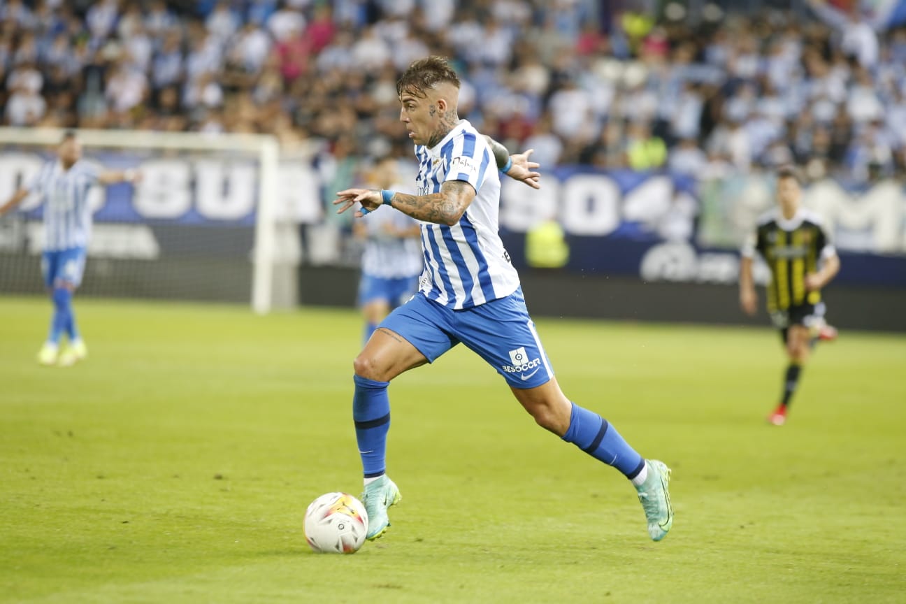 Un disputado partido en La Rosaleda