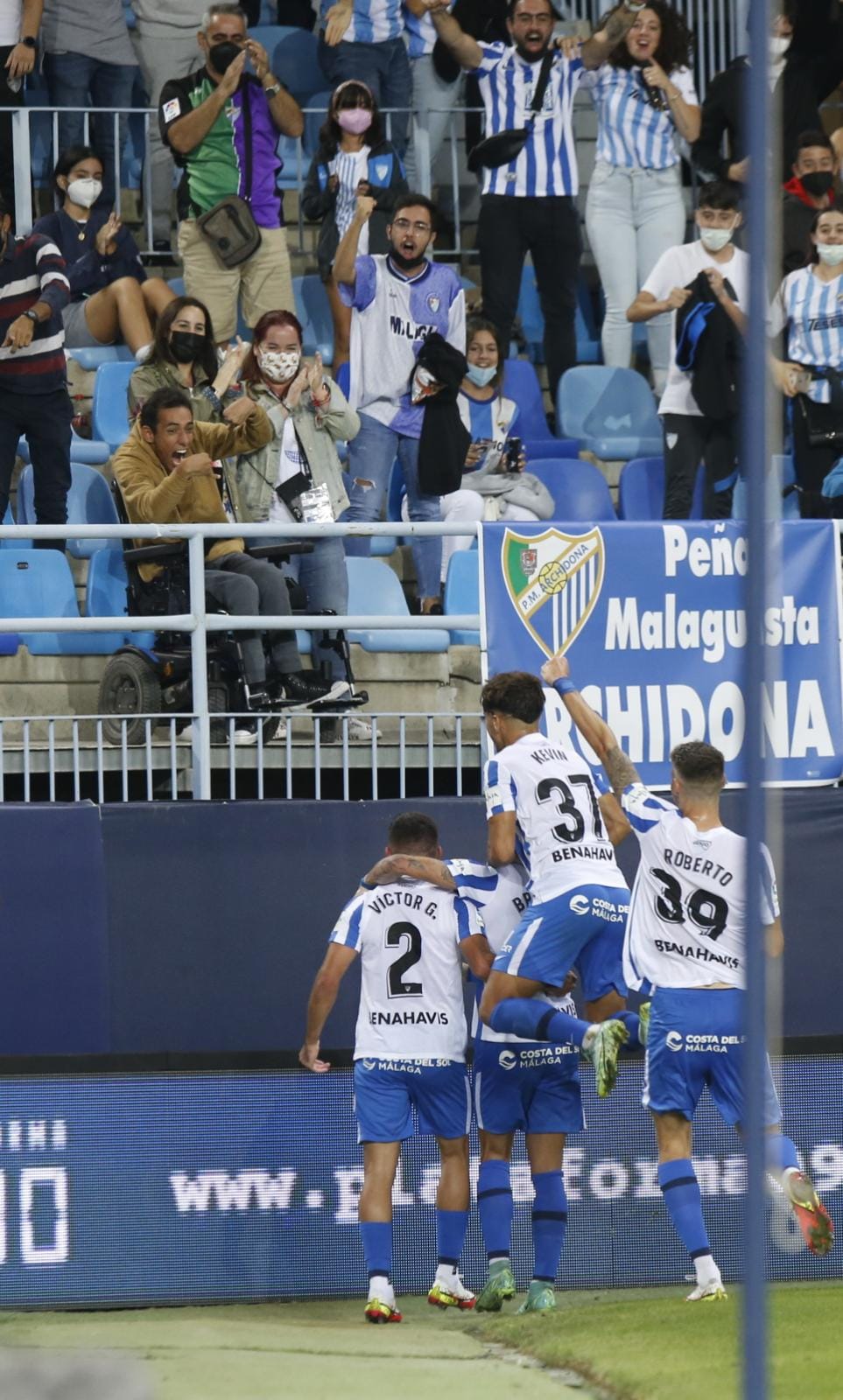 Un disputado partido en La Rosaleda