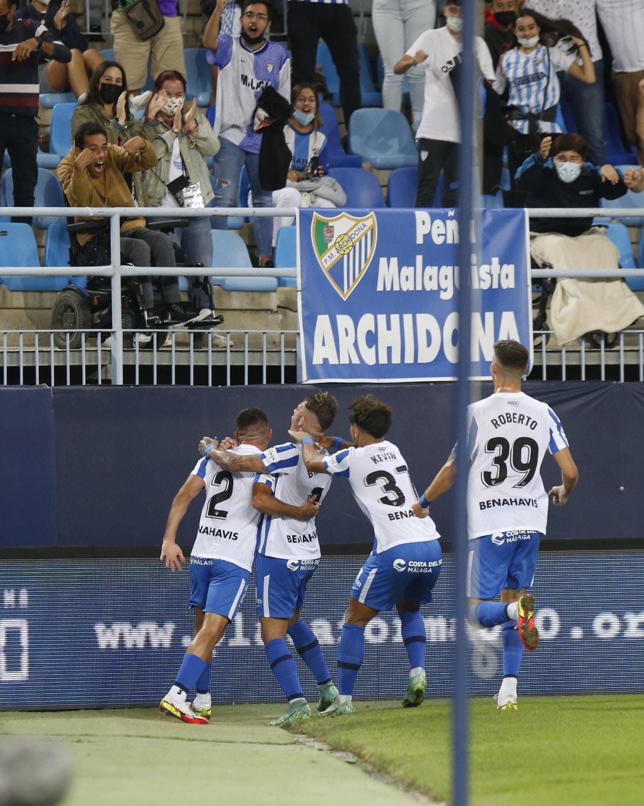 Un disputado partido en La Rosaleda