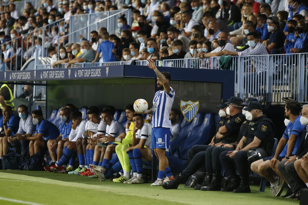 Un disputado partido en La Rosaleda