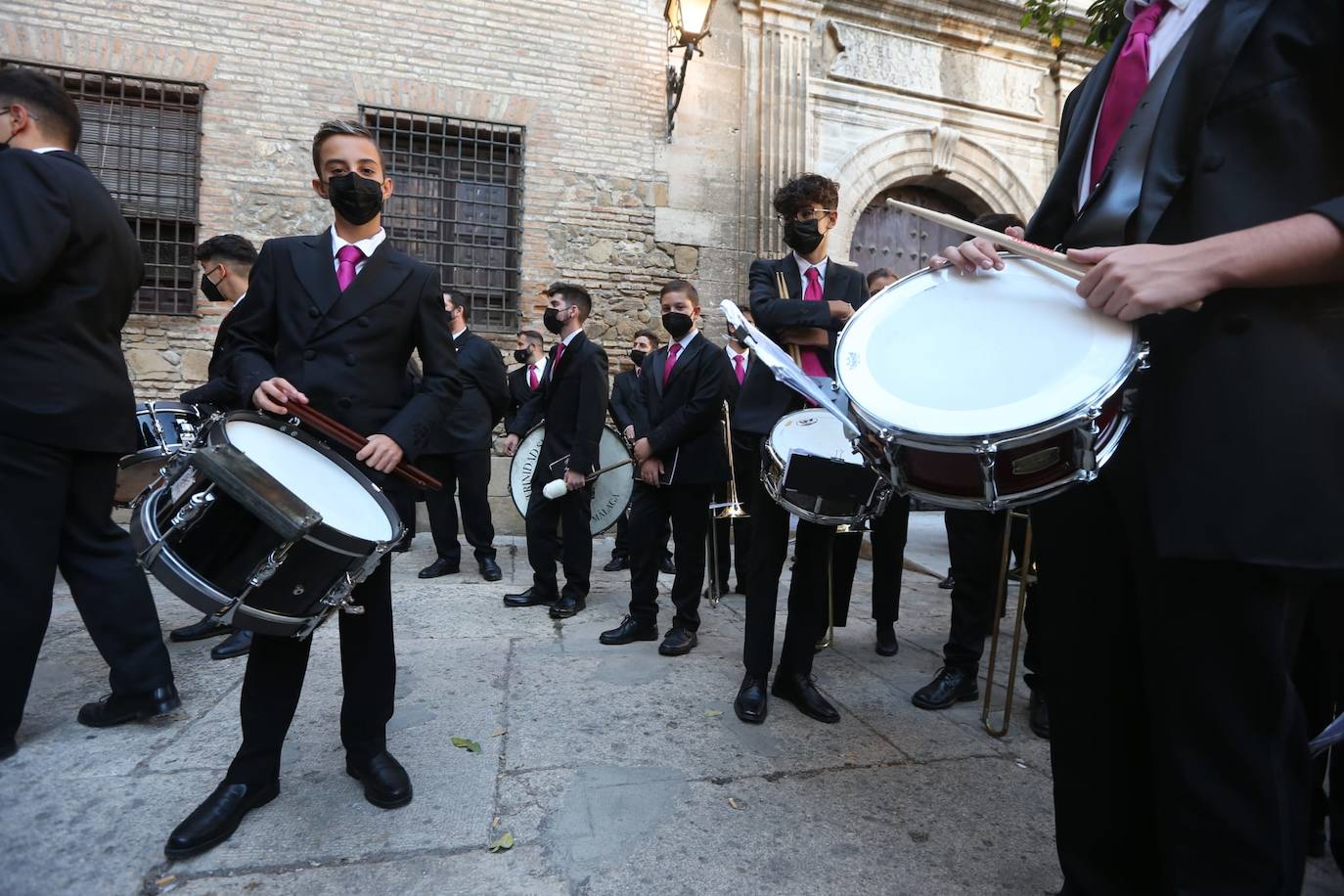Como ya ocurriera en 2012, la Virgen de Araceli volvió a protagonizar el anual rosario de la Agrupación de Hermandades y Congregaciones de Gloria, aunque, en este ocasión, en el marco del centenario de la implantación en Málaga de su archicofradía, la corporación filial de la patrona de Lucena más antigua de España.