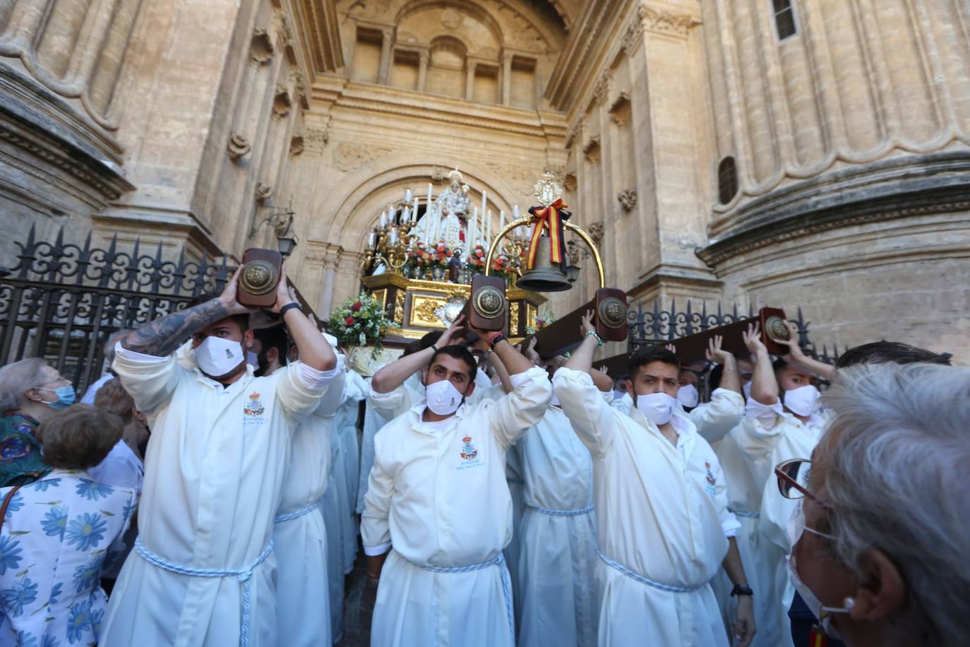 Como ya ocurriera en 2012, la Virgen de Araceli volvió a protagonizar el anual rosario de la Agrupación de Hermandades y Congregaciones de Gloria, aunque, en este ocasión, en el marco del centenario de la implantación en Málaga de su archicofradía, la corporación filial de la patrona de Lucena más antigua de España.