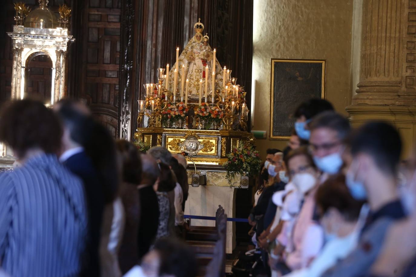 Como ya ocurriera en 2012, la Virgen de Araceli volvió a protagonizar el anual rosario de la Agrupación de Hermandades y Congregaciones de Gloria, aunque, en este ocasión, en el marco del centenario de la implantación en Málaga de su archicofradía, la corporación filial de la patrona de Lucena más antigua de España.