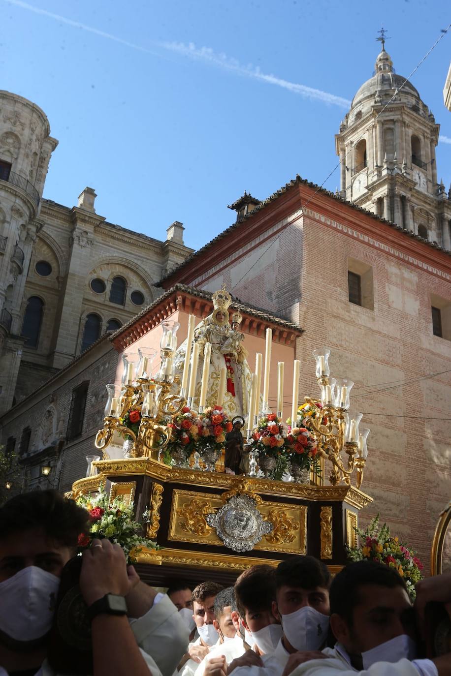 Como ya ocurriera en 2012, la Virgen de Araceli volvió a protagonizar el anual rosario de la Agrupación de Hermandades y Congregaciones de Gloria, aunque, en este ocasión, en el marco del centenario de la implantación en Málaga de su archicofradía, la corporación filial de la patrona de Lucena más antigua de España.