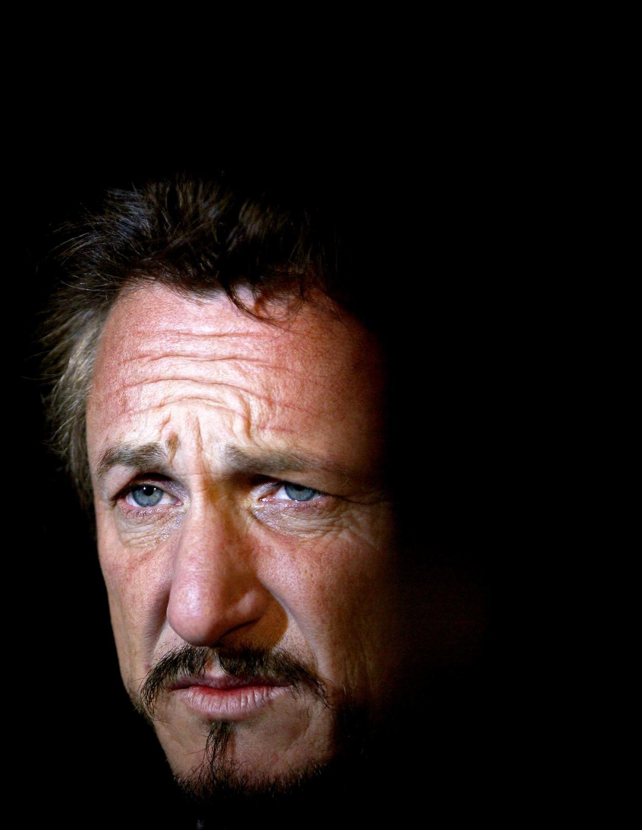 Sean Penn y, arriba, el rostro de Leila George. reuters