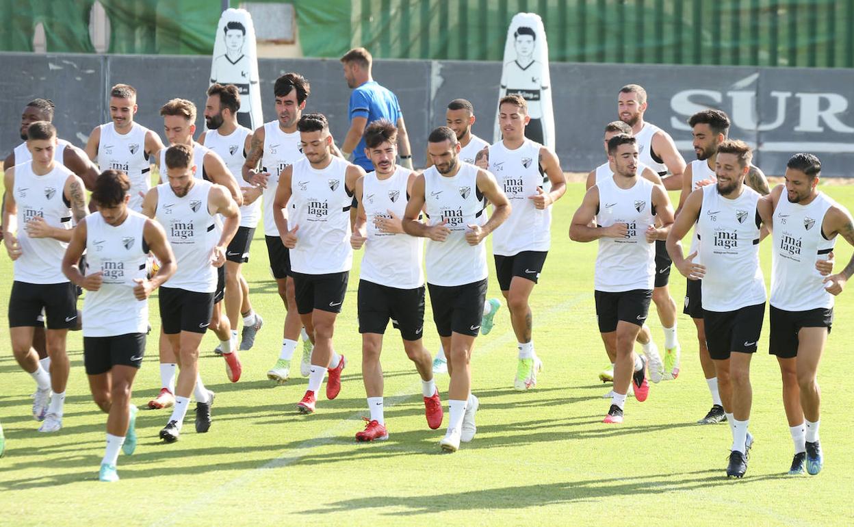 Los jugadores del Málaga, durante un reciente entrenamiento. 
