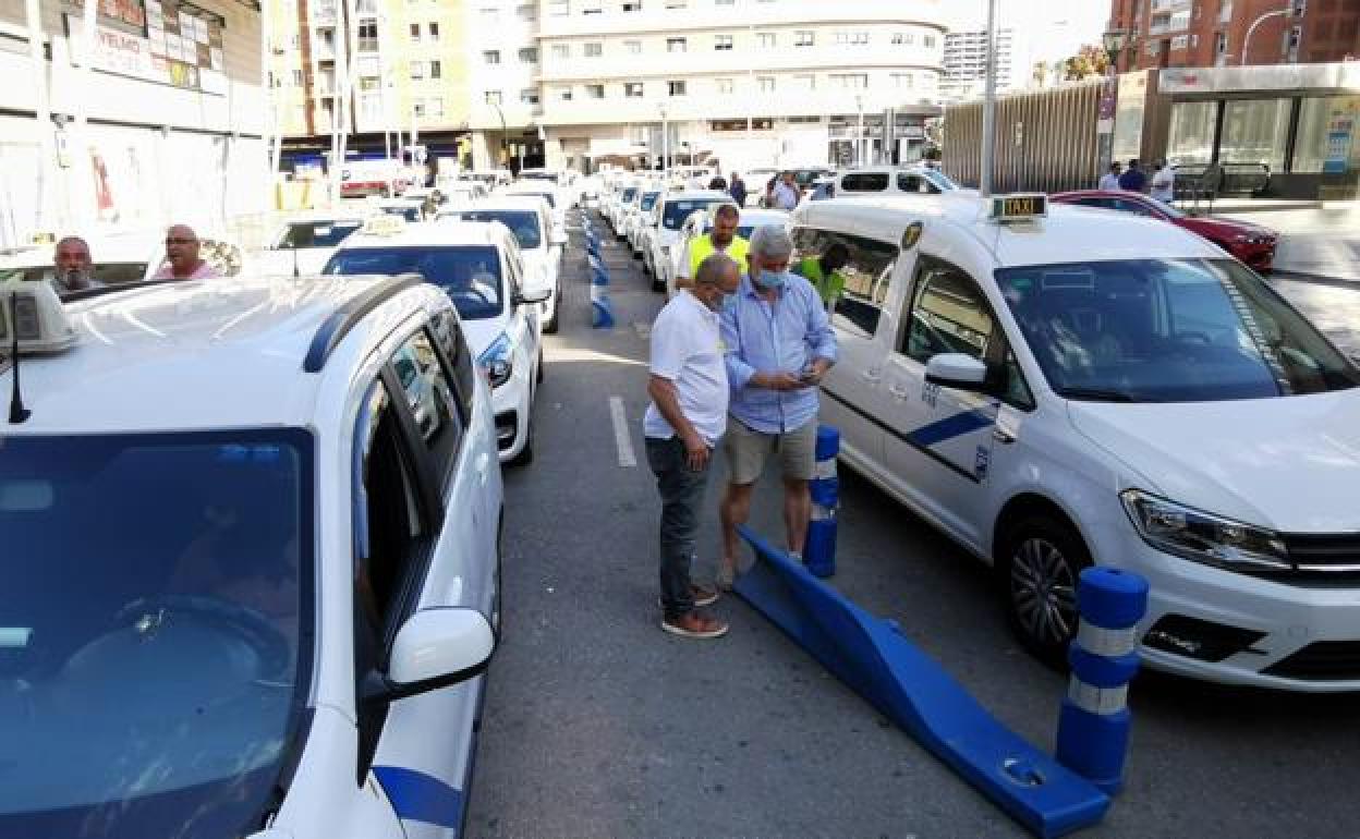 El taxi de Málaga refuerza servicios y se sitúa ya en niveles previos a la pandemia