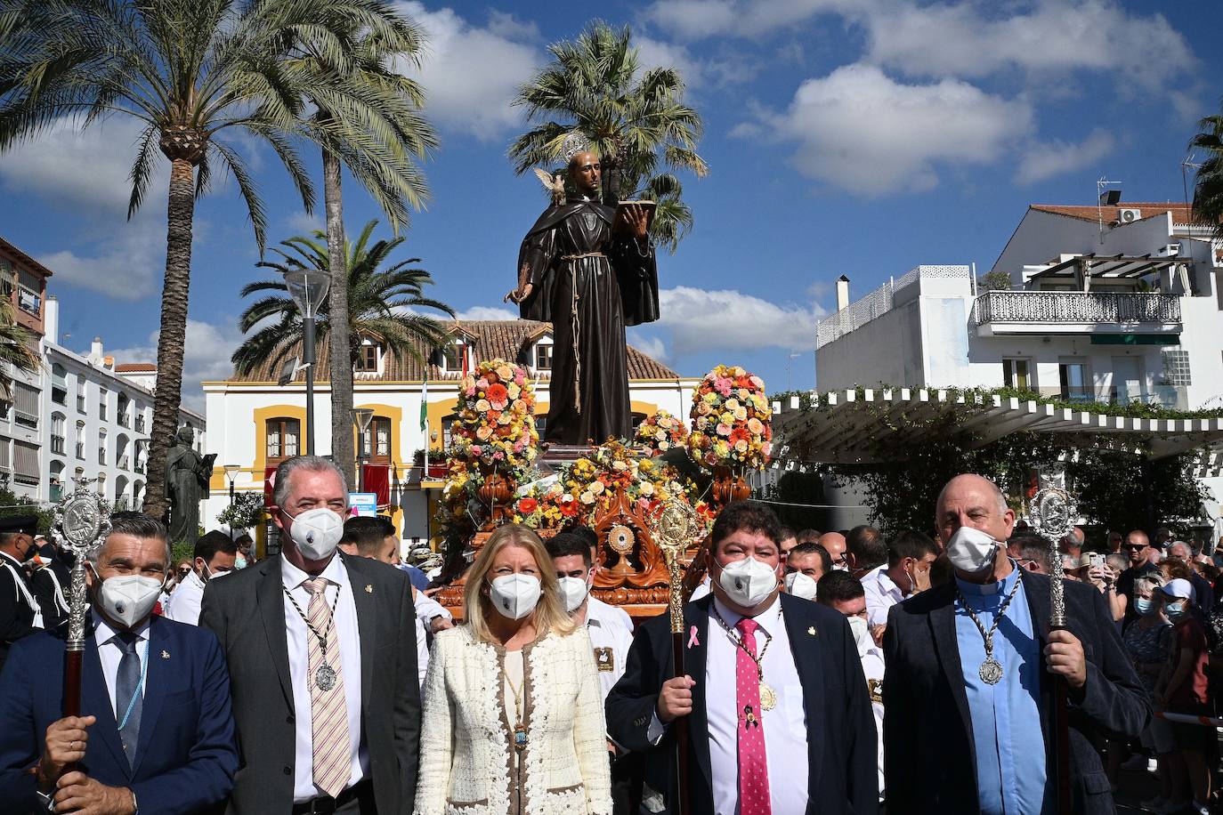 Procesión de San Pedro por las calles de Marbella. 