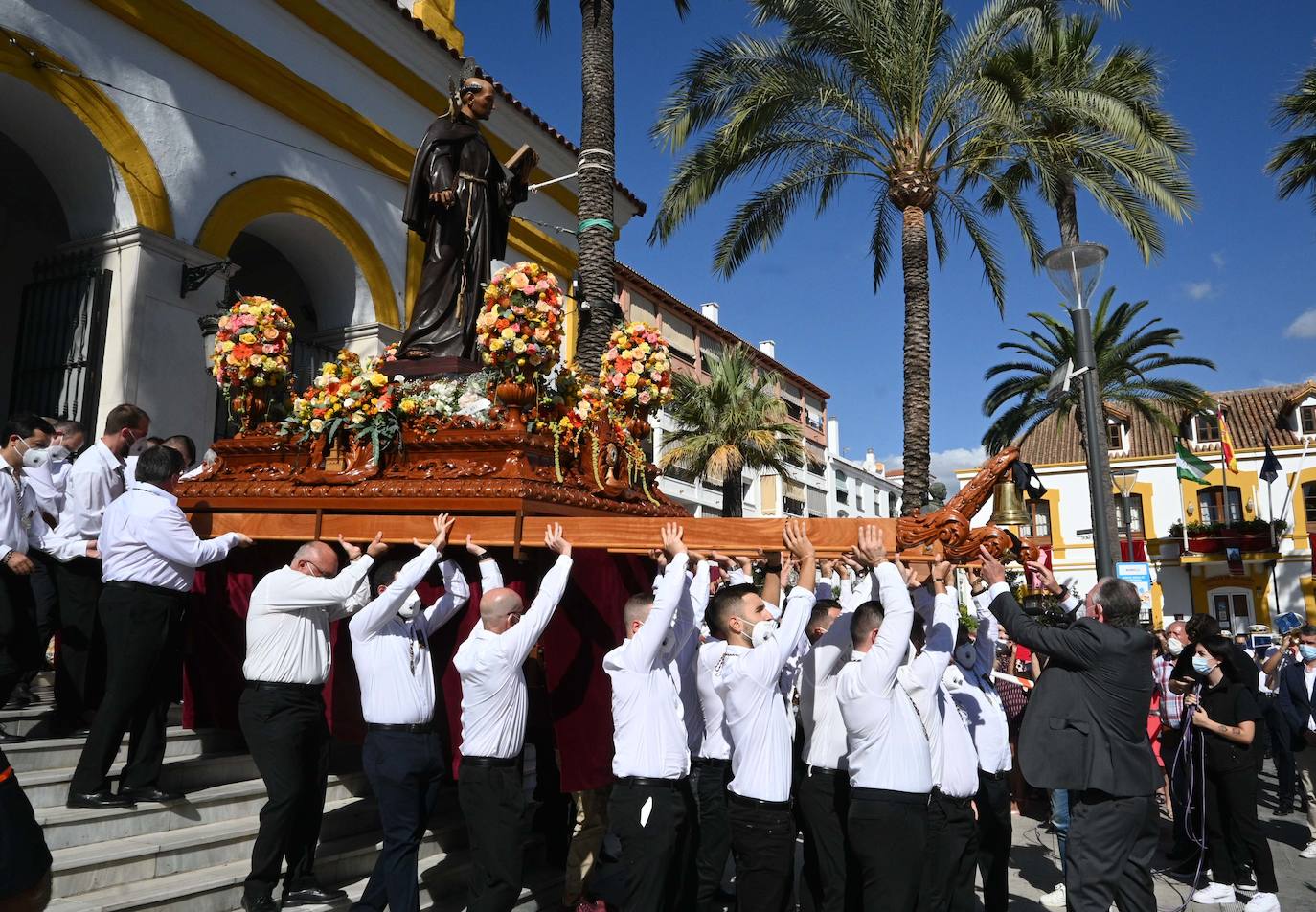 Procesión de San Pedro por las calles de Marbella. 