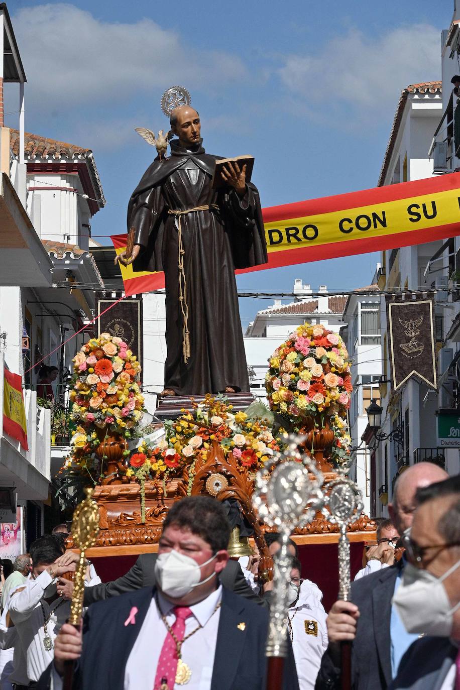 Procesión de San Pedro por las calles de Marbella. 