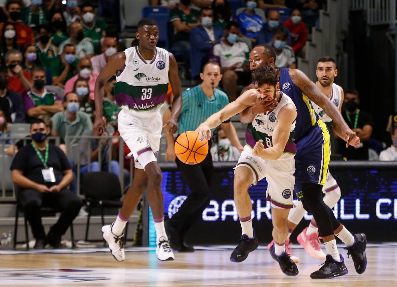 El Carpena acogió su primer partido de la Basketball Champions League 