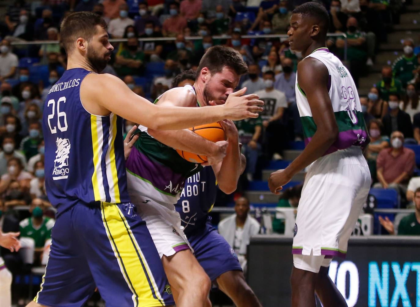 El Carpena acogió su primer partido de la Basketball Champions League 