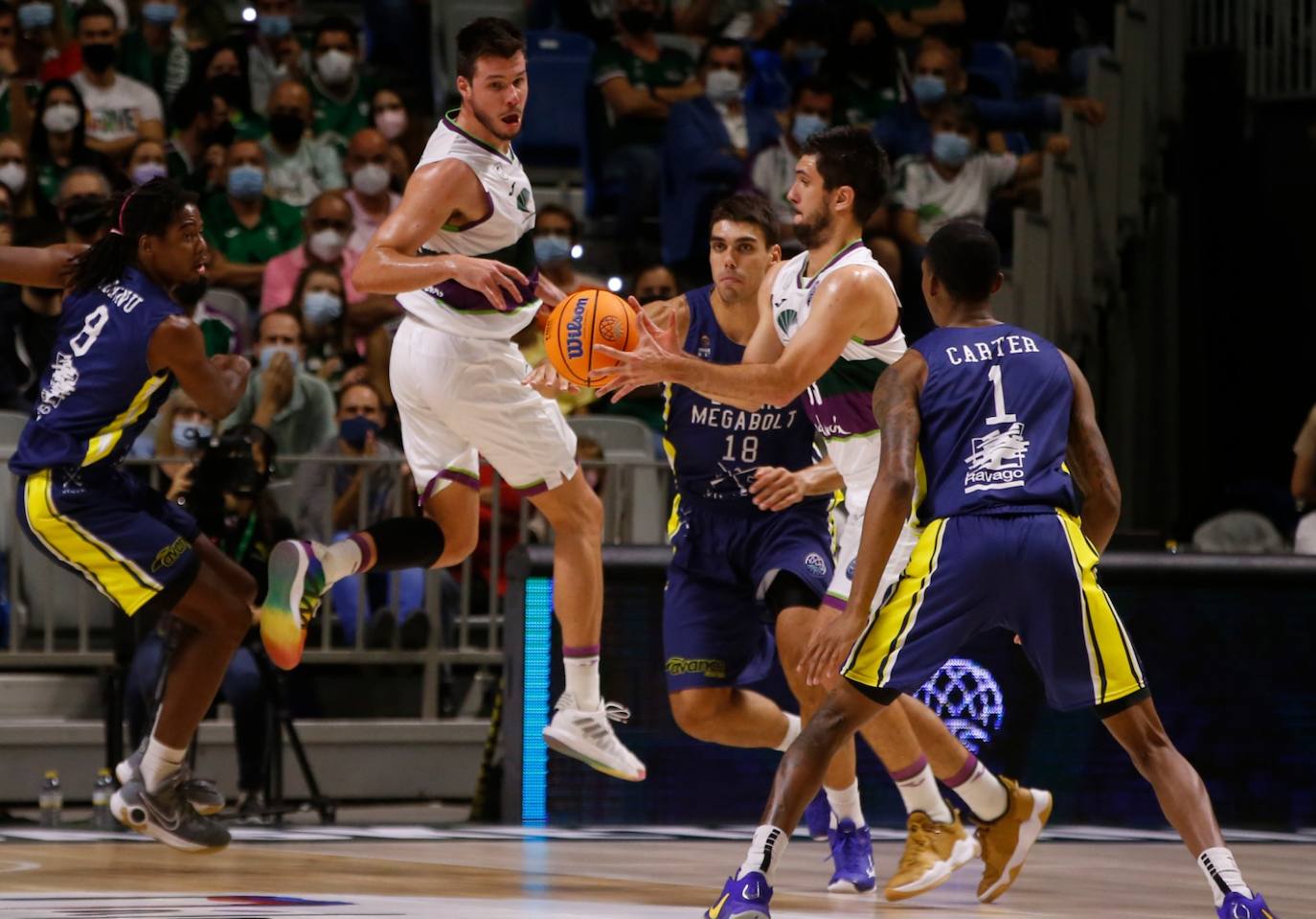 El Carpena acogió su primer partido de la Basketball Champions League 