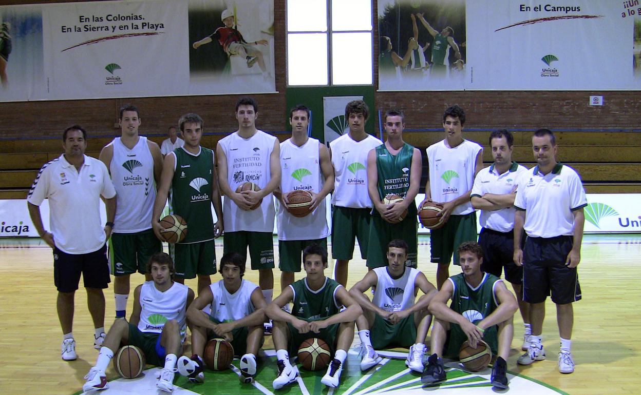 Plantilla del Clínics Rincón de 2010 entrenada por Paco Aurioles con jugadores con Almazán , Abrines, Pozas, Rai López, Pepe Pozas y Alejandro Navajas, entre otros. 