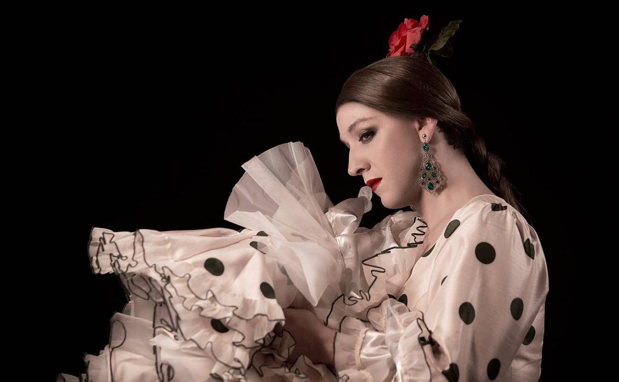 Manuel Liñán, con vestido de flamenca para su espectáculo '¡Viva!'.