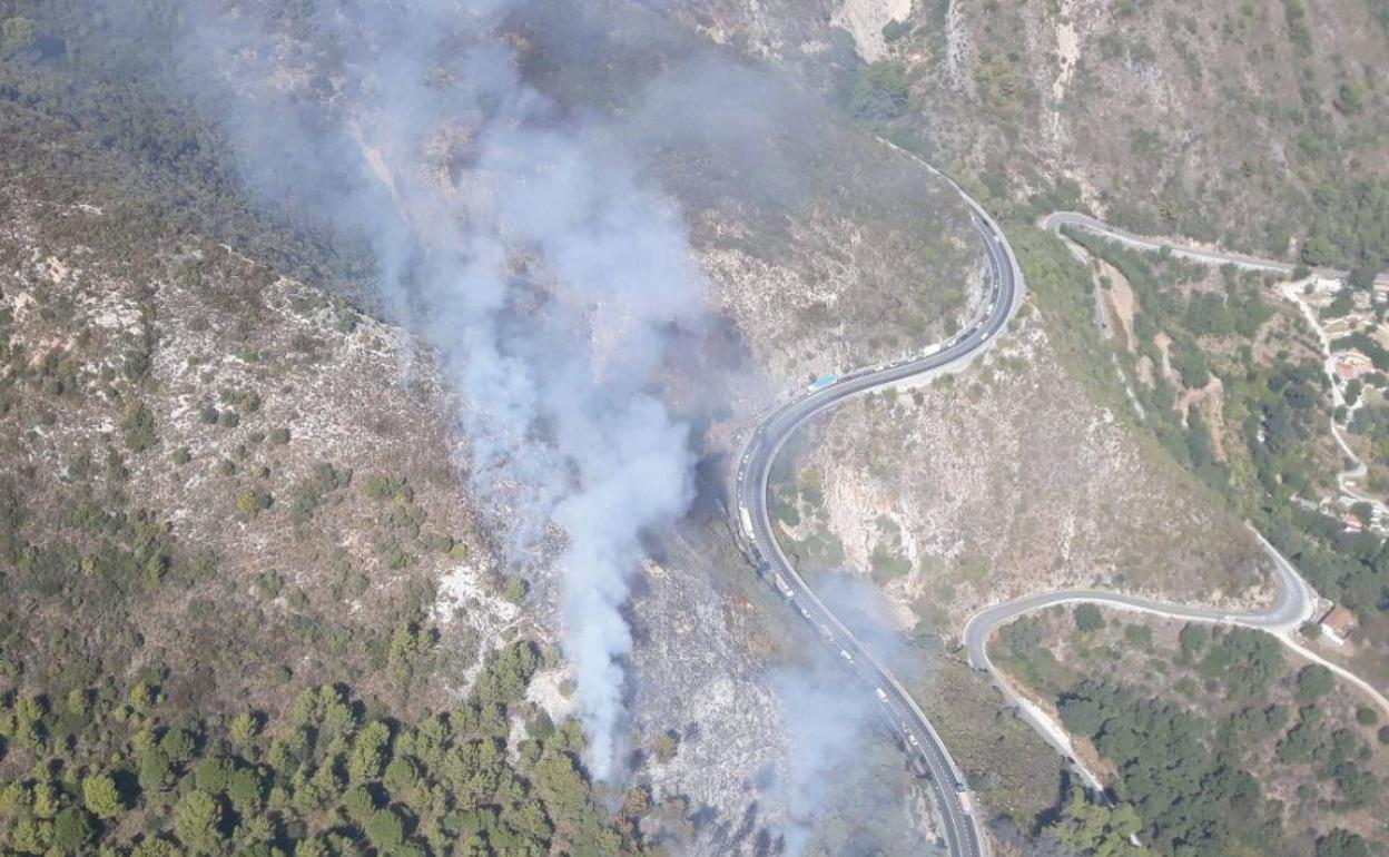 Imagen del incendio desde el cielo.