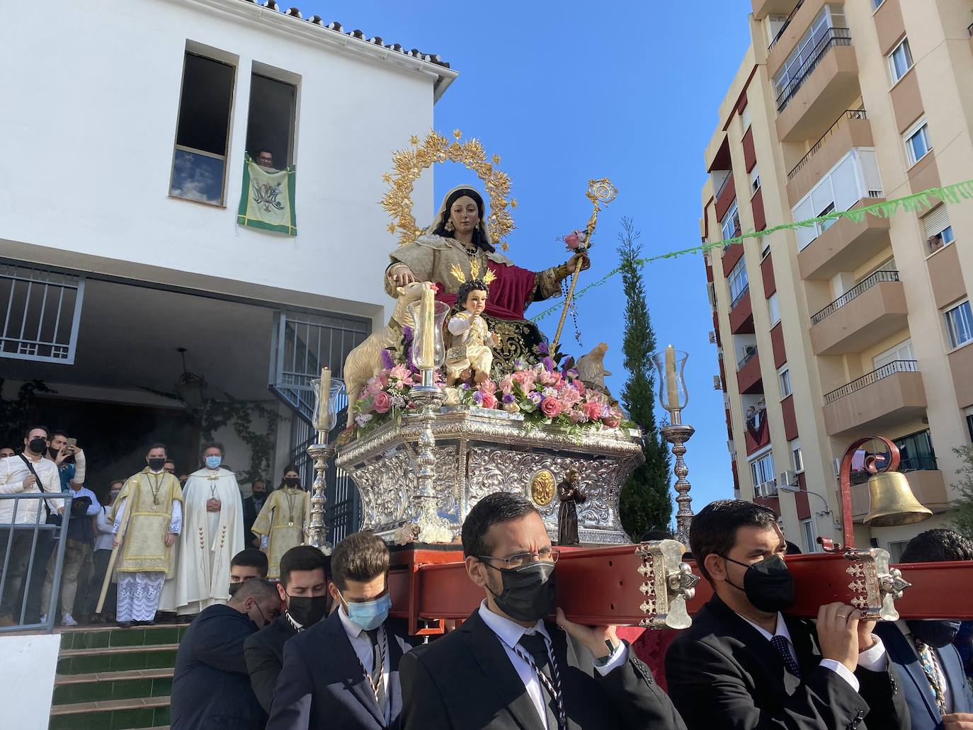 La Divina Pastora visitó la parroquia del Buen Pastor en su rosario de enfermos.