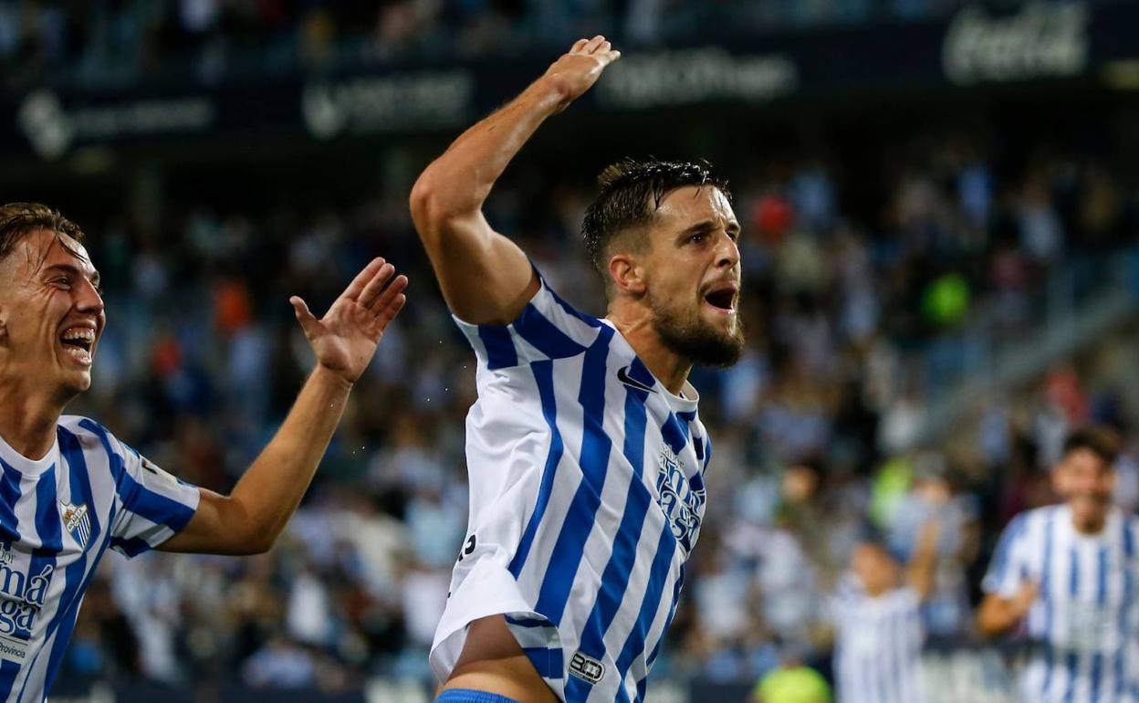 Genaro celebra el gol conseguido en La Rosaleda ante el Lugo. 