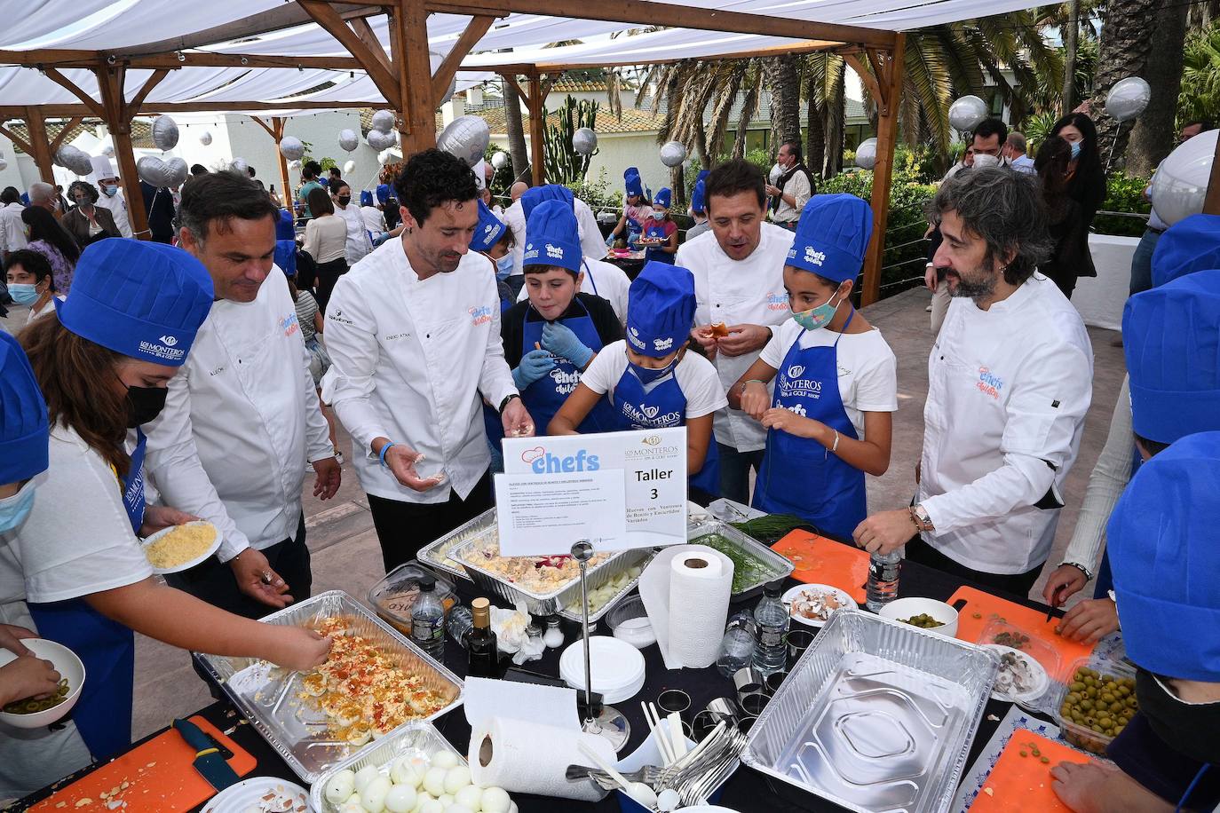 Niños de cinco colegios de la ciudad y de la Fundación Olivares han preparado platos fríos junto a una treintena de cocineros con estrella Michelin