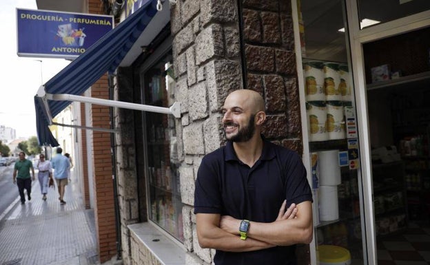 Antonio Moreno, propietario de la Droguería Antonio, en Lagunillas. 