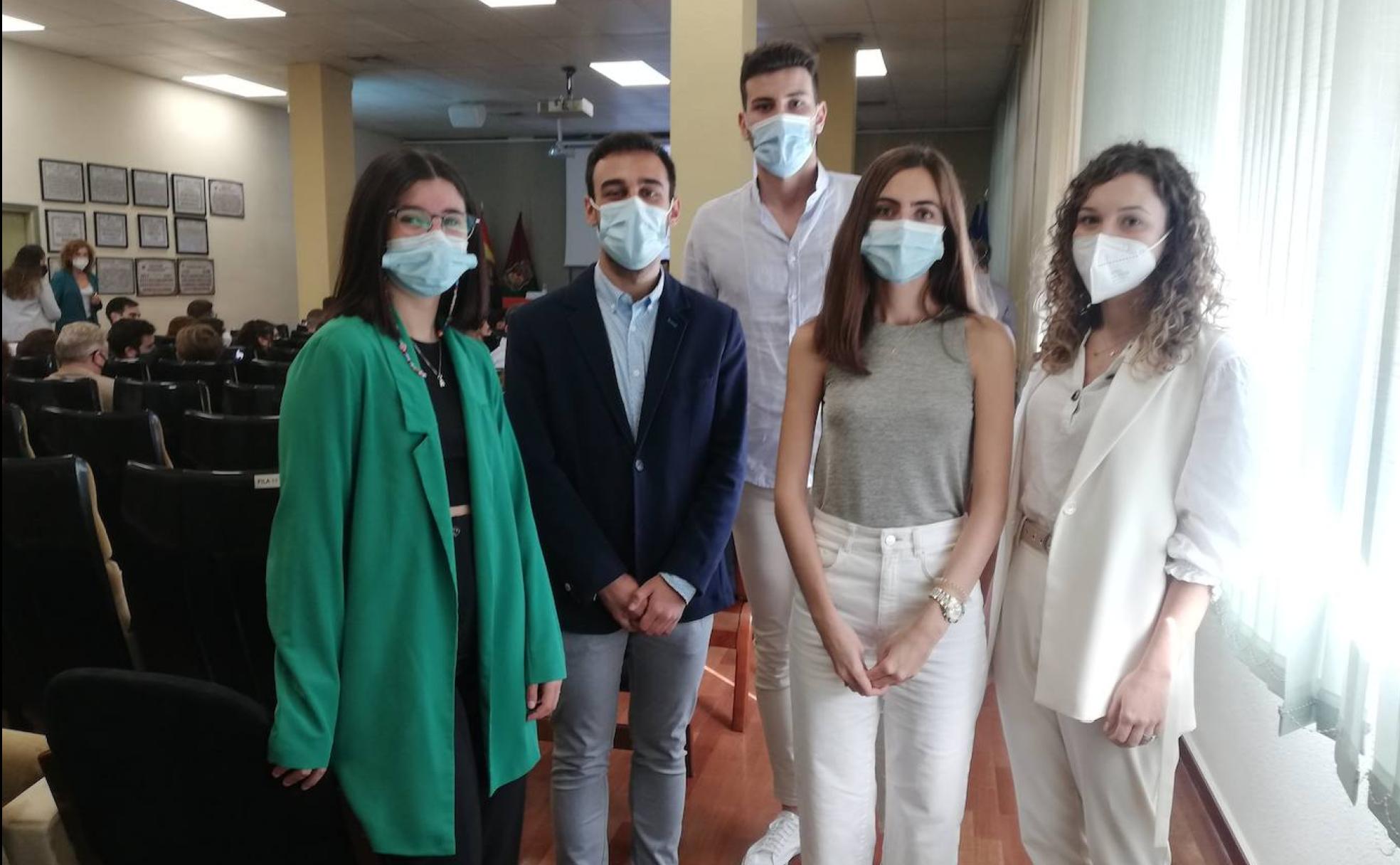 Lydia Castellano, Rafael Díez, Gonzalo Prieto, Claudia Ramírez y Paula Ortiz, algunos de los estudiantes con mejor expediente. 