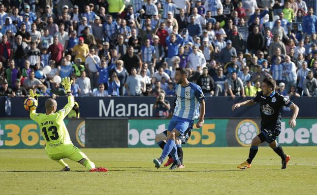 Borja Bastón jugó 20 partidos con el Málaga y marcó dos goles, uno de ellos en La Rosaleda contra el Deportivo.