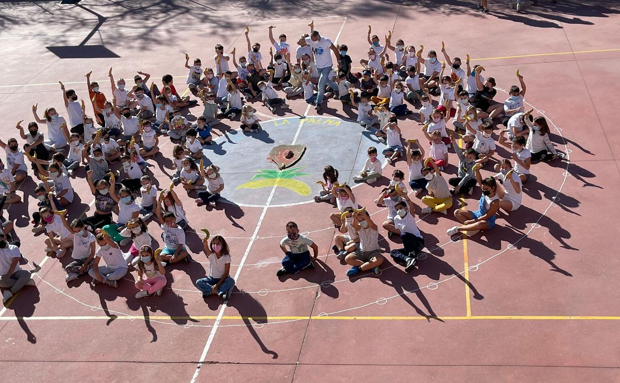 Todos los niños del colegio de Colmenarejo llevaron un plátano para desayunar. 